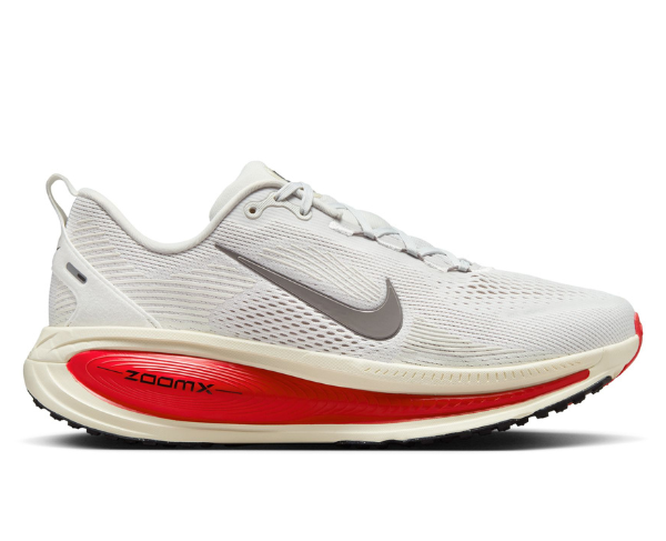 Nike MEN'S VOMERO 18 Platinum Tint/Siren Red/Light Smoke