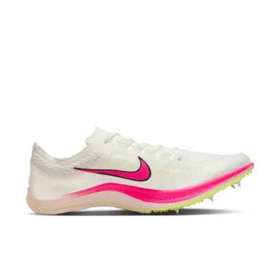 雑誌で紹介された Nike White/Pink DRAGONFLY ZOOMX スパイク・シューズ